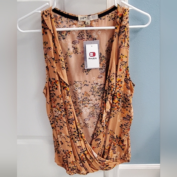 Buckle Jolt Floral Sleeveless Wrap Top - Picture 2 of 9